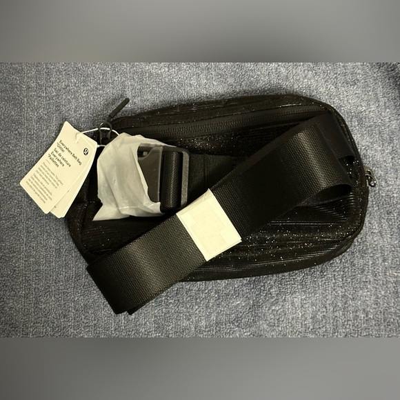 ✨NWT✨ Lululemon: Everywhere Belt Bag 1L-Glitter - Picture 9 of 13